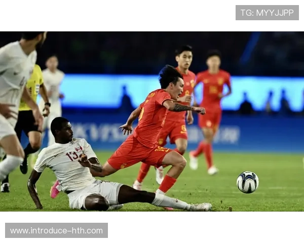 世界杯赛场激战正酣，中国球员表现引发球迷热议